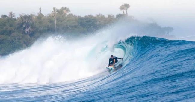 Surfing in Bali: The Ultimate Guide to Surf Lessons, Surf Schools, and Surf Experiences