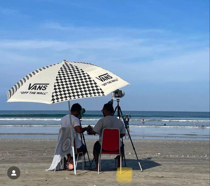 host with Ida bagus juni setiawan