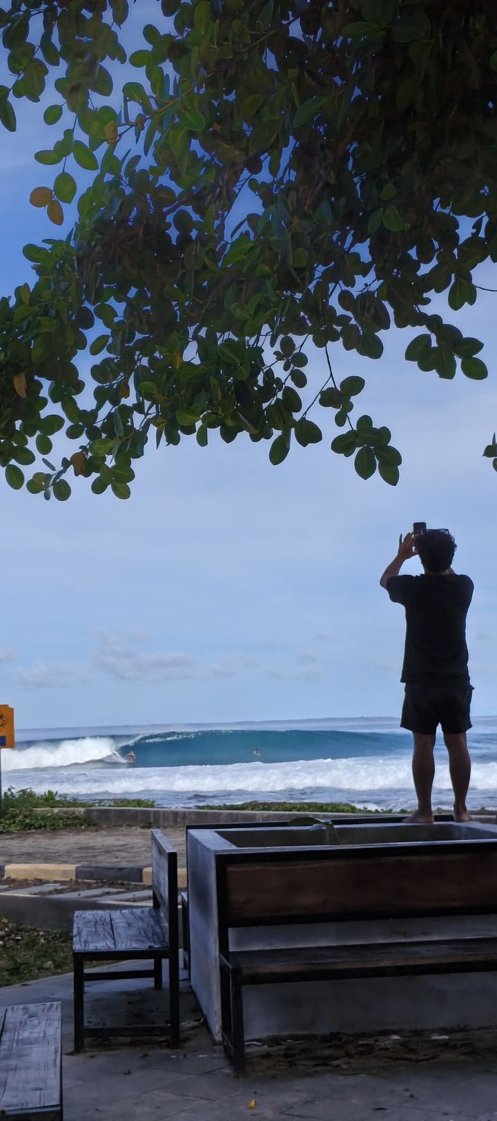 1 beach front room with 2 beds with fans