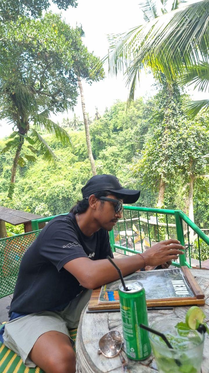 host with agus wijaya